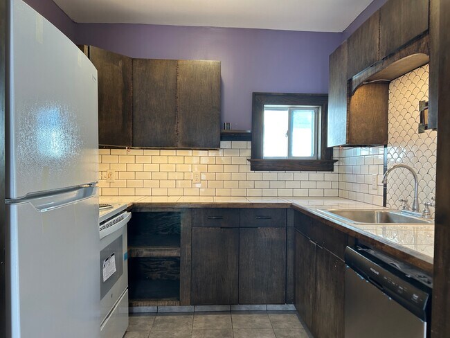 Building Photo - 114 S Melcher St