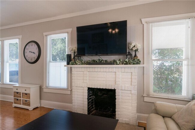 Building Photo - Live Wilder: Historic Charm Steps from Tam...