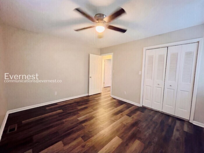 Building Photo - 701 Summit Ave