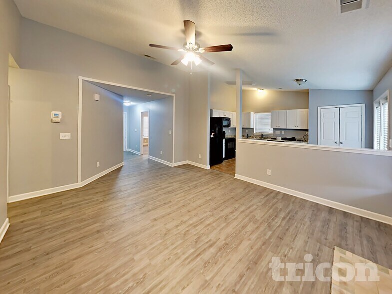 Building Photo - 891 Anchor Way NE