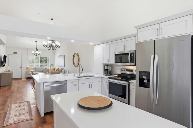 Building Photo - 4945 Cougar Ct S