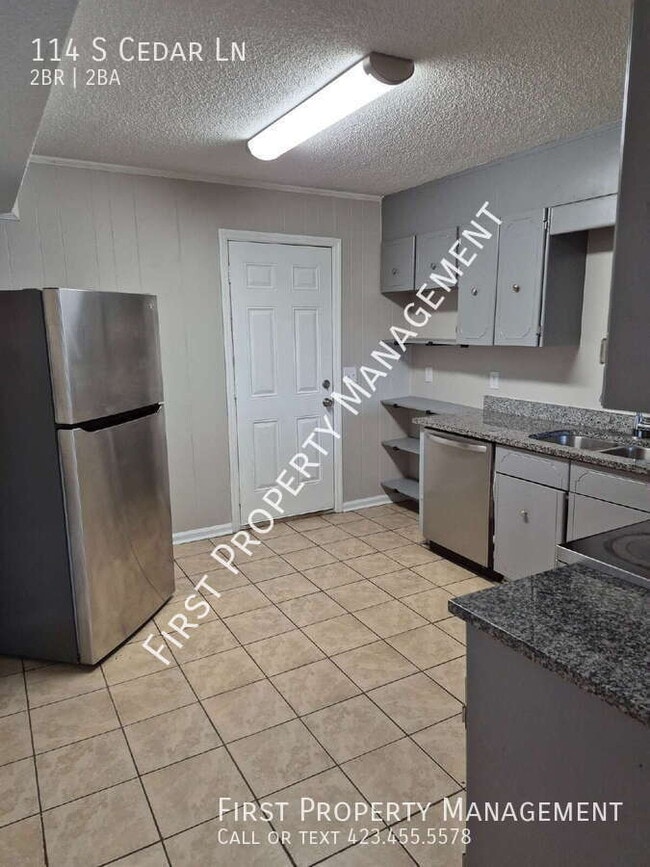 Building Photo - 114 S Cedar Ln