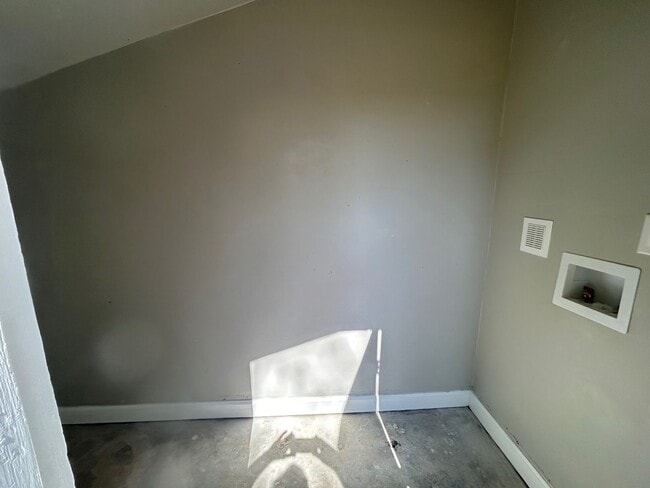 Building Photo - 4539 Bluff Rd