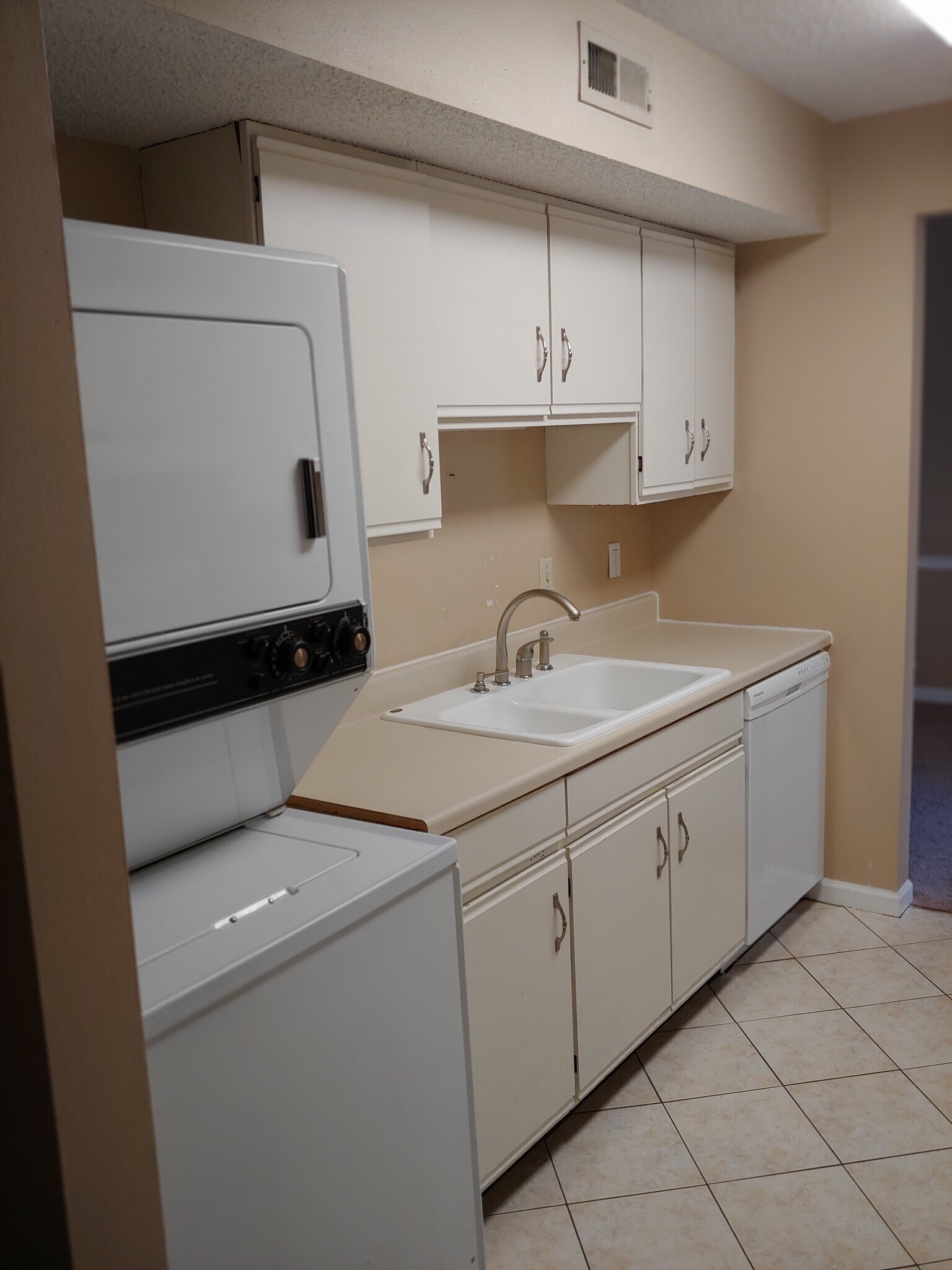 Kitchen - 1451 Thrush Plz
