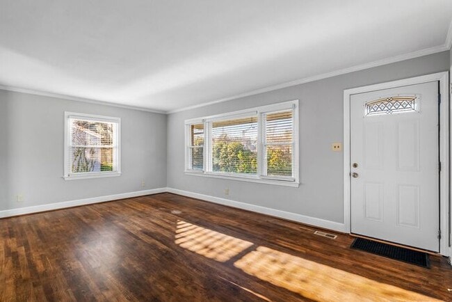 Building Photo - Adorable Brick Ranch Home in the Desirable Lindley Park Area! Updated, Hardwood Floors, Fenced!