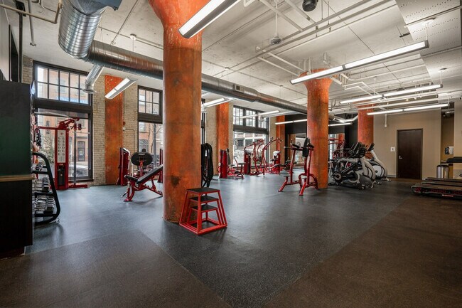 Building Photo - 301 N 7th Ave