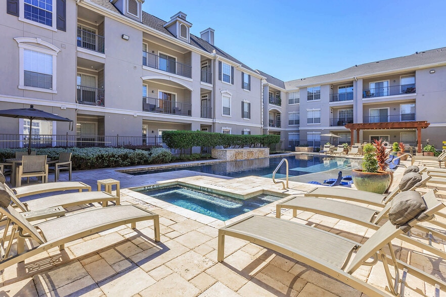 Primary Photo - Estates At Bellaire