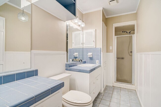Building Photo - Welcome to this beautiful 3-bedroom, 2-bat...