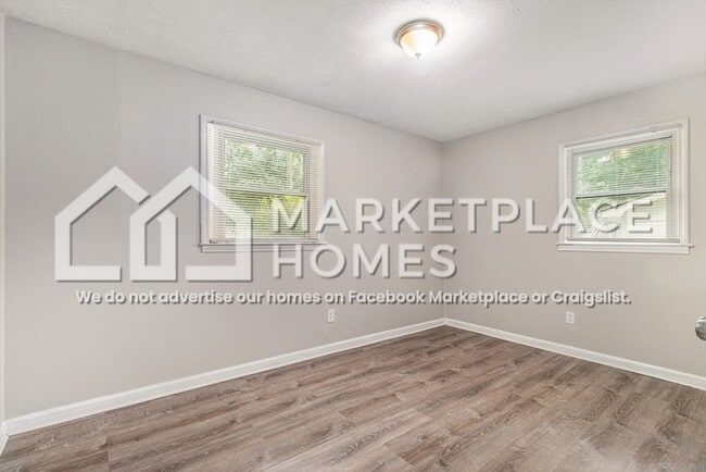 Building Photo - 3004 Twelve Oaks Cir