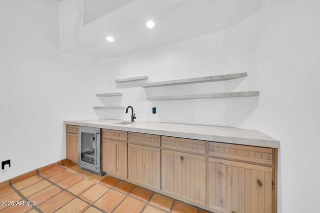Building Photo - 110 E Concorda Dr