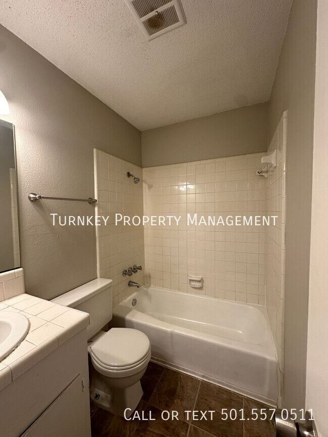 Building Photo - 1821 Sanford Dr