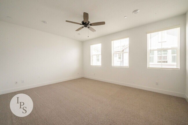 Building Photo - 2830 E Tamarind Dr