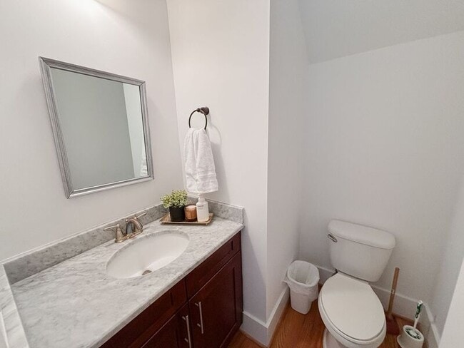 Building Photo - 1051 Phillips Park Dr