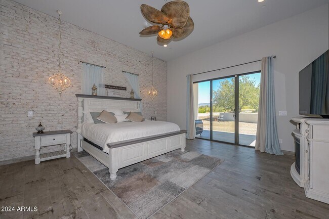 Building Photo - 5861 E Cloud Rd