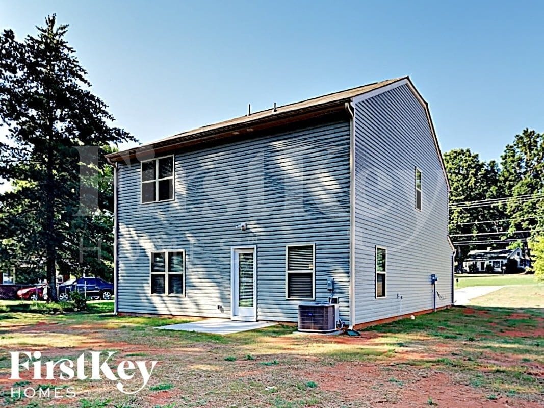 Building Photo - 1709 Rocky River Rd