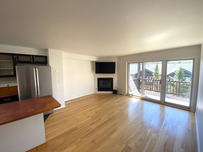 Building Photo - Flexible lease terms! Move in Special!  Wa...