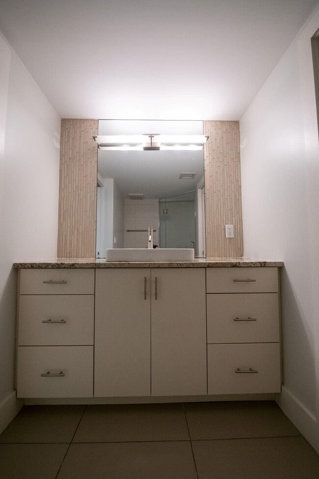 Building Photo - 64 Isle of Venice Dr