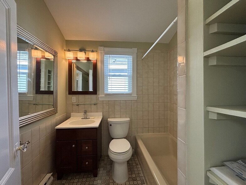 Building Photo - 11 Traymore St