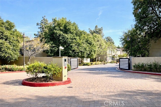 Building Photo - 1946 Canopy