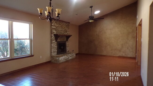 Building Photo - Fantasic Country Club West Home  1/2 OFF FIRST FULL MONTH'S RENT