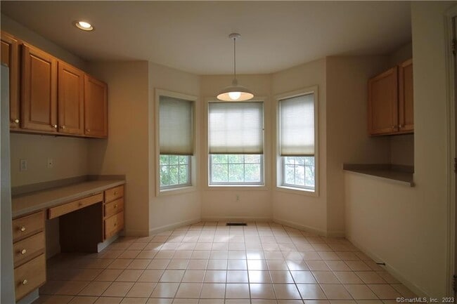 Building Photo - 1407 Larson Dr