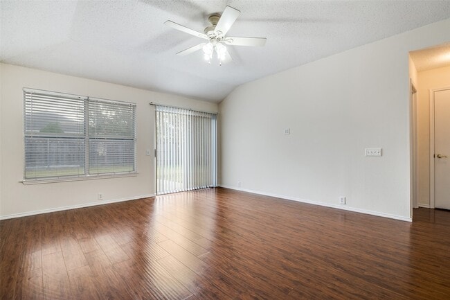 Building Photo - 206 Trenton Dr