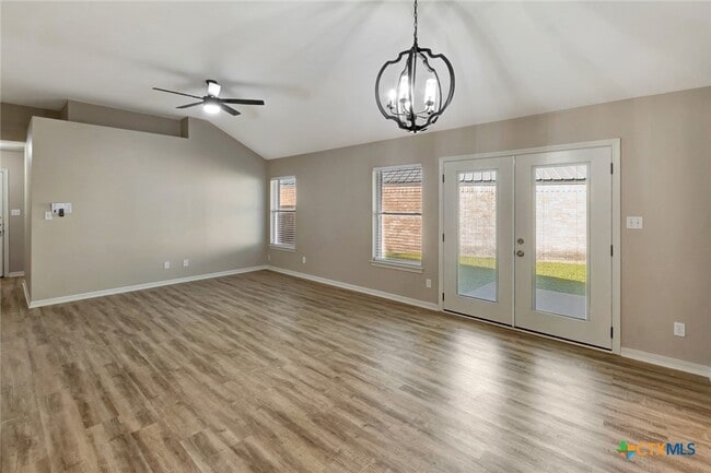 Building Photo - 515 Versailles St