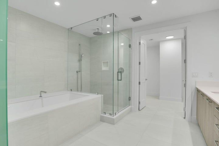 Building Photo - 151 N Seabreeze Blvd