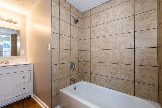 Building Photo - Charming & Cozy West End Cottage – Steps from Roosevelt Elementary & Parks