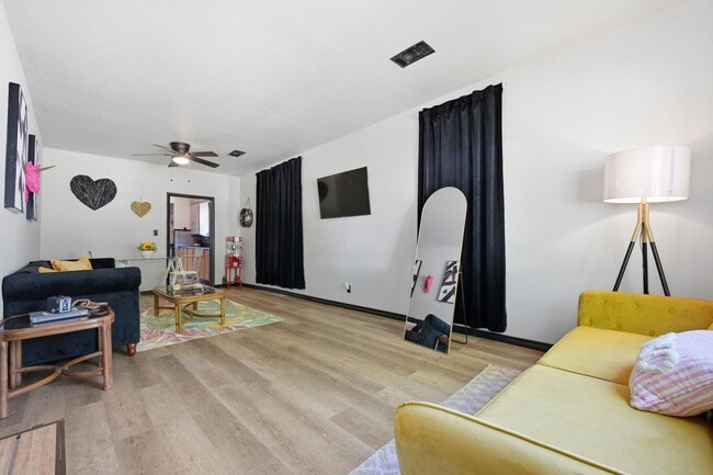 Building Photo - Three Bedroom Rental
