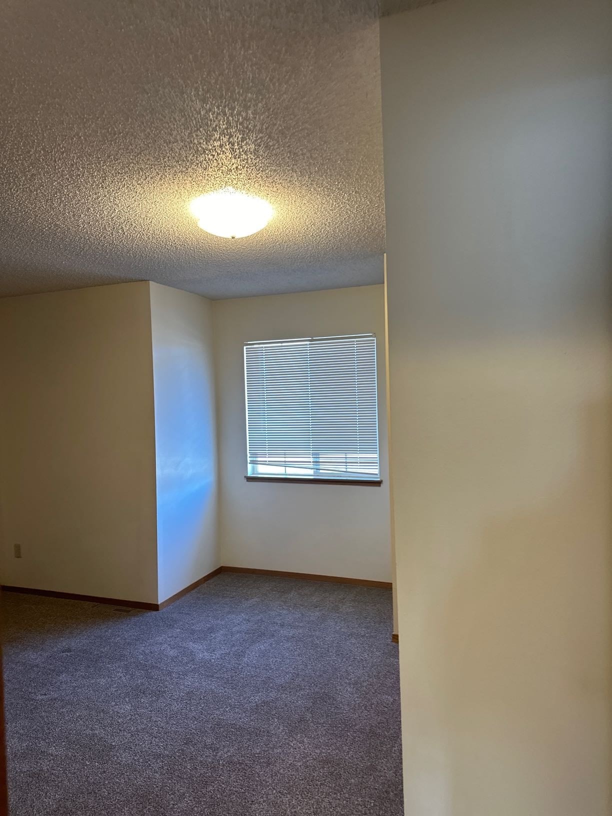 Building Photo - 1024 Western Ave