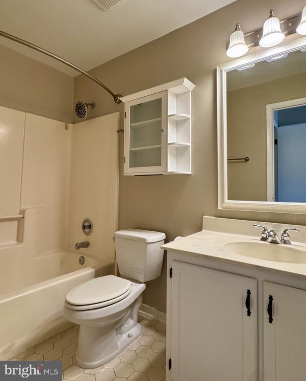 Building Photo - 3885 Steppes Ct