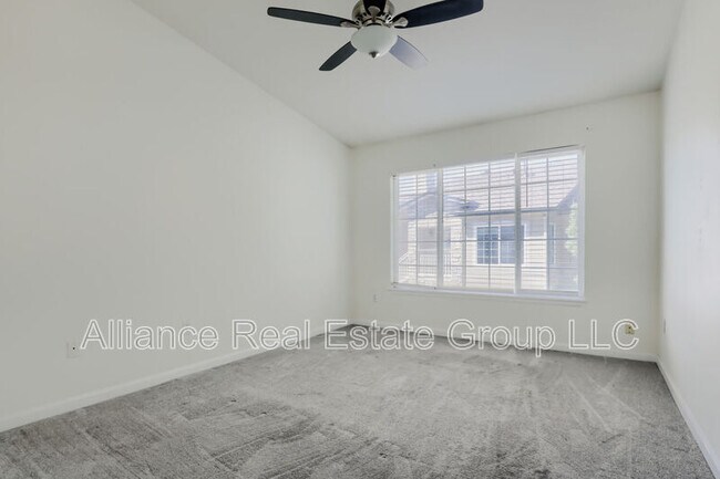 Building Photo - 9991 E Idaho Cir