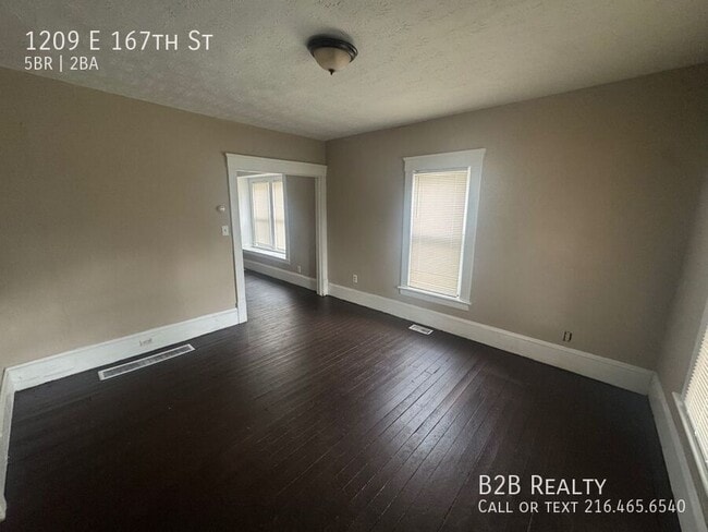 Building Photo - 1209 E 167th St
