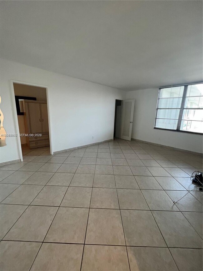Building Photo - 5161 Collins Ave