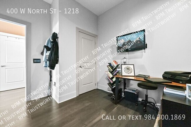 Building Photo - 400 W North St