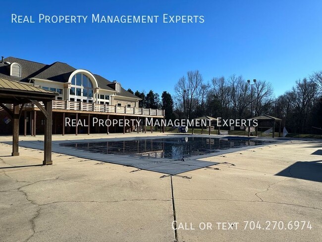Building Photo - 6856 Rothchild Dr