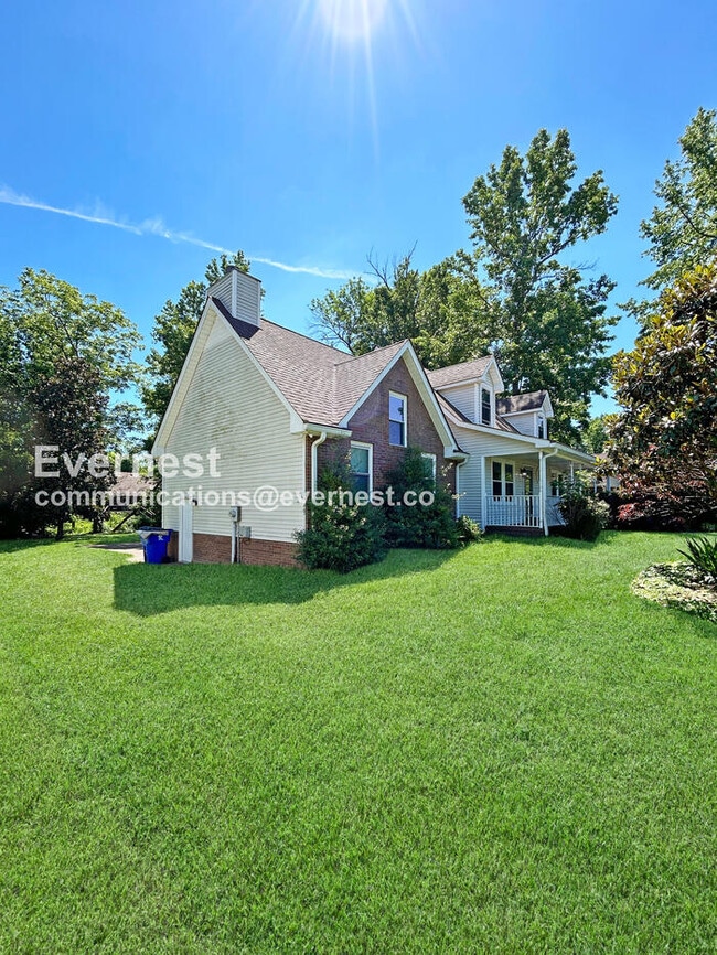 Building Photo - 3 Bed, 3.5 Bath Home with Modern Amenities / Pet-Friendly / Coming Soon!