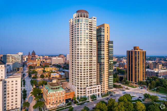 Primary Photo - University Club Tower