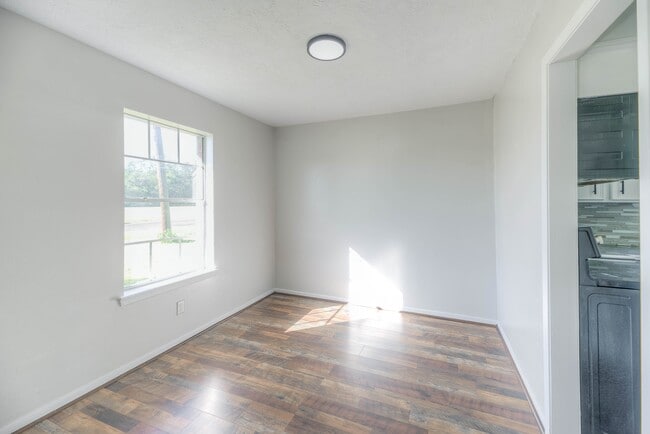 Building Photo - 1202 Dunbar Ave