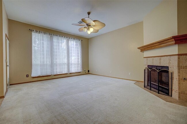 Building Photo - 913 Elm Creek Dr