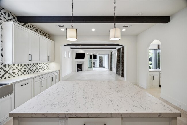 Building Photo - 3214 Westheimer Rd