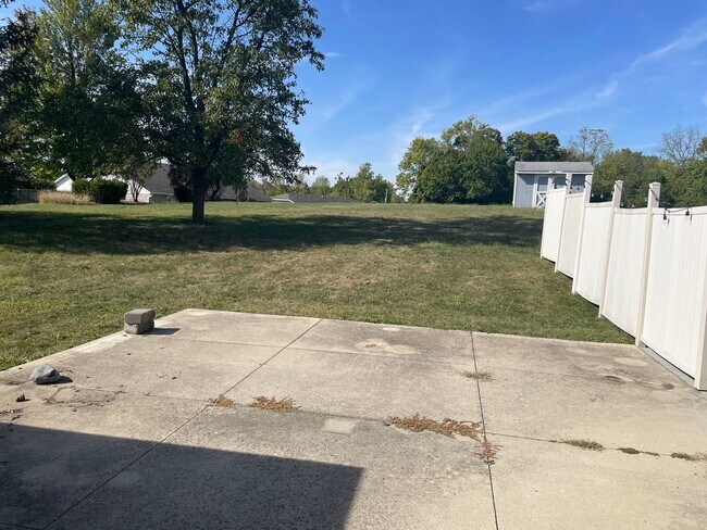 Building Photo - Beautiful, Large Duplex in a quiet Brookvi...
