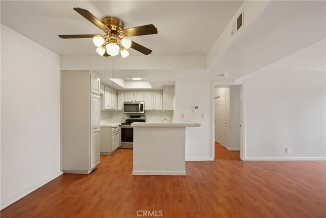 Building Photo - 278 N Wilshire Ave
