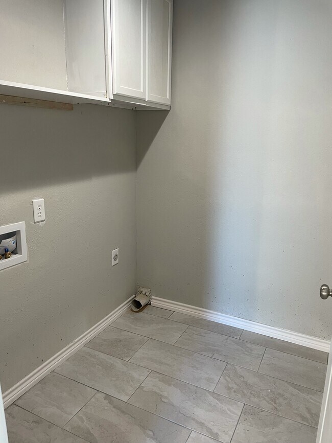 Building Photo - 613 S Andrews Ave