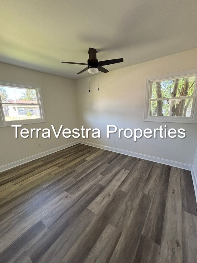 Building Photo - 3 Bed Single Family in Upper Deerfield!