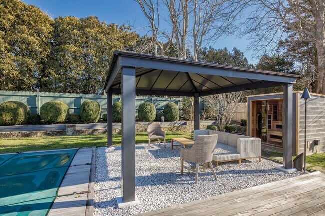 Building Photo - 91 Pantigo Rd