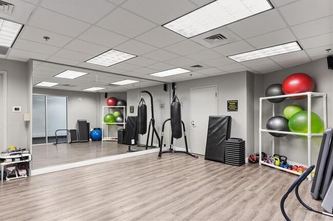 Building Photo - 250 Pharr Rd NE