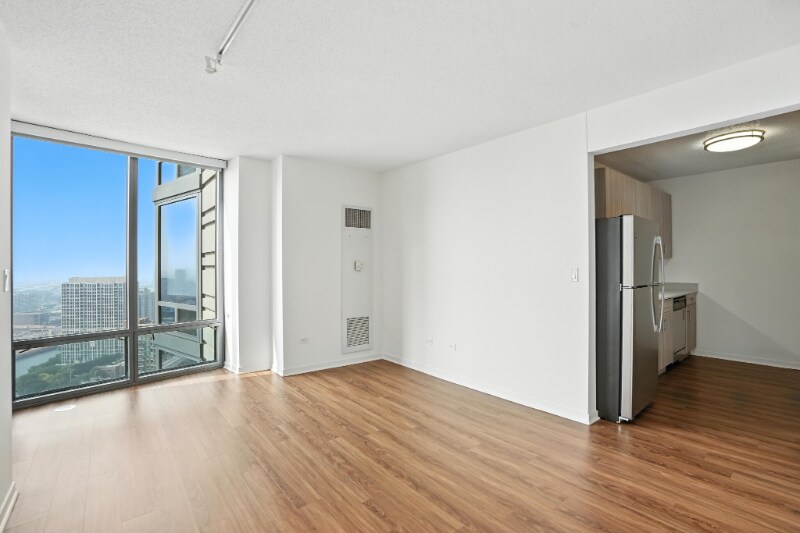 Building Photo - 522 N Kingsbury St