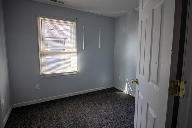 Building Photo - 822 Winnetka Ave